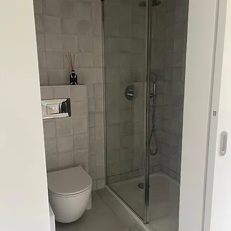 Slow Apartment *