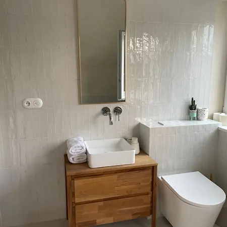 Slow Apartment