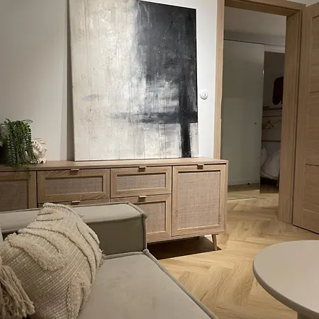 Slow Apartment *
